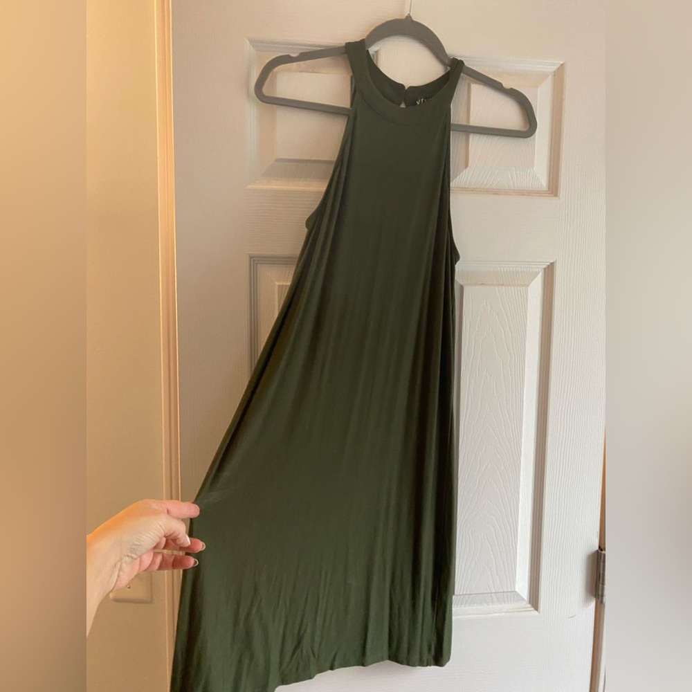 VENUS Shift Dress; two button keyhole closure back of neck; Size: Small